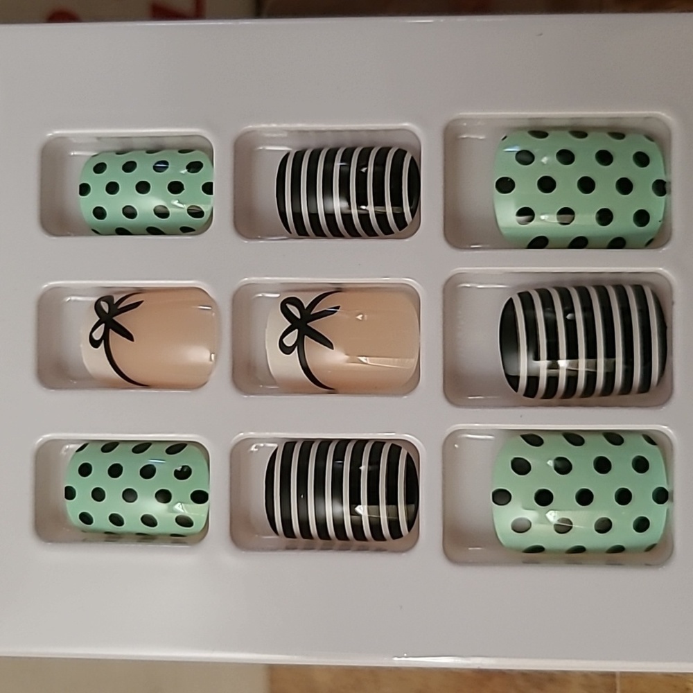 2/$16 Polka-dot & Stripe Press on Nails